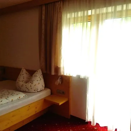 Haus Maria Bed & Breakfast *